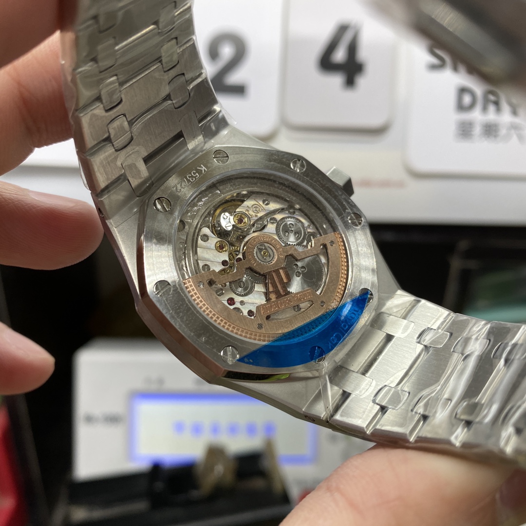 Audemars Piguet Royal Oak Offshore Series15202IP.OO.1240IP.01, Smoked Blue Dial, 39mm Size.