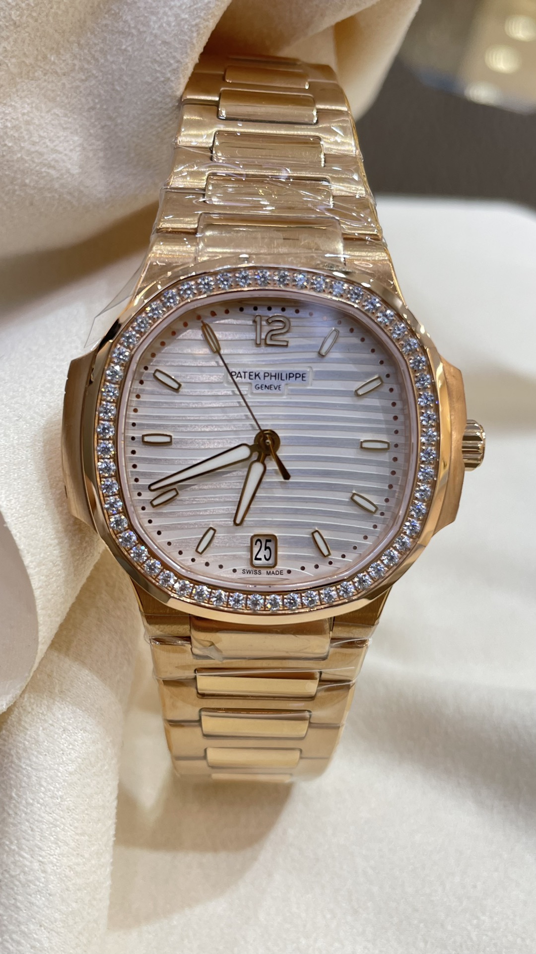 Patek Philippe Nautilus Sporty Elegance Series 71181200R-001, Silver Dial, 35.2mm size WOMEN
