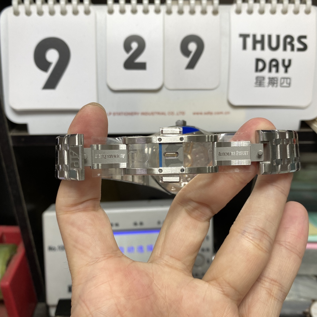 Audemars Piguet Royal Oak Offshore Series15500ST.OO.1220ST.01, Blue Dial, 41mm Size.