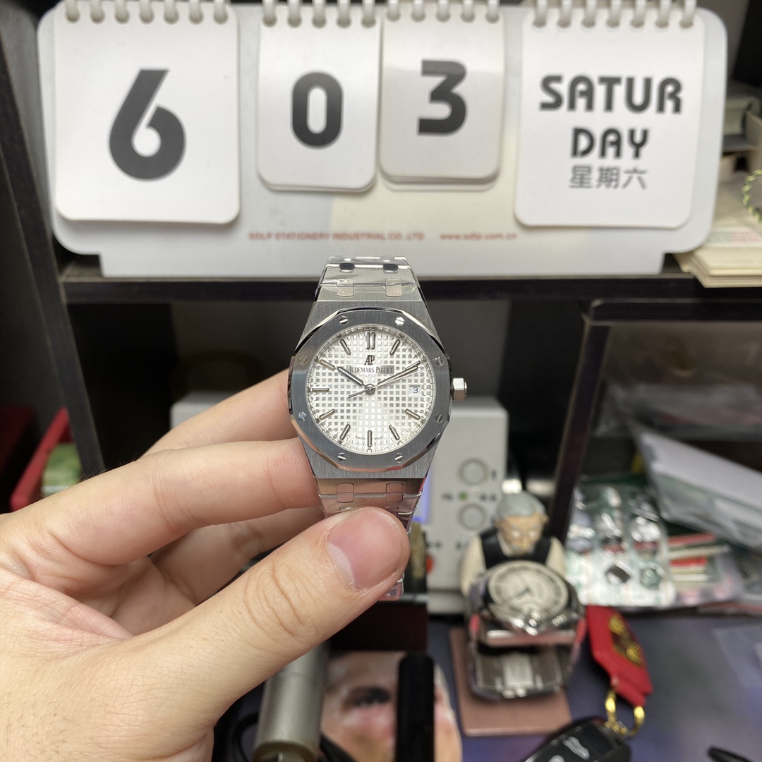 Audemars Piguet Royal Oak Offshore Series 77450ST.OO.1361ST.02, White Dial Steel Bracelet, 34mm size.WOMEN