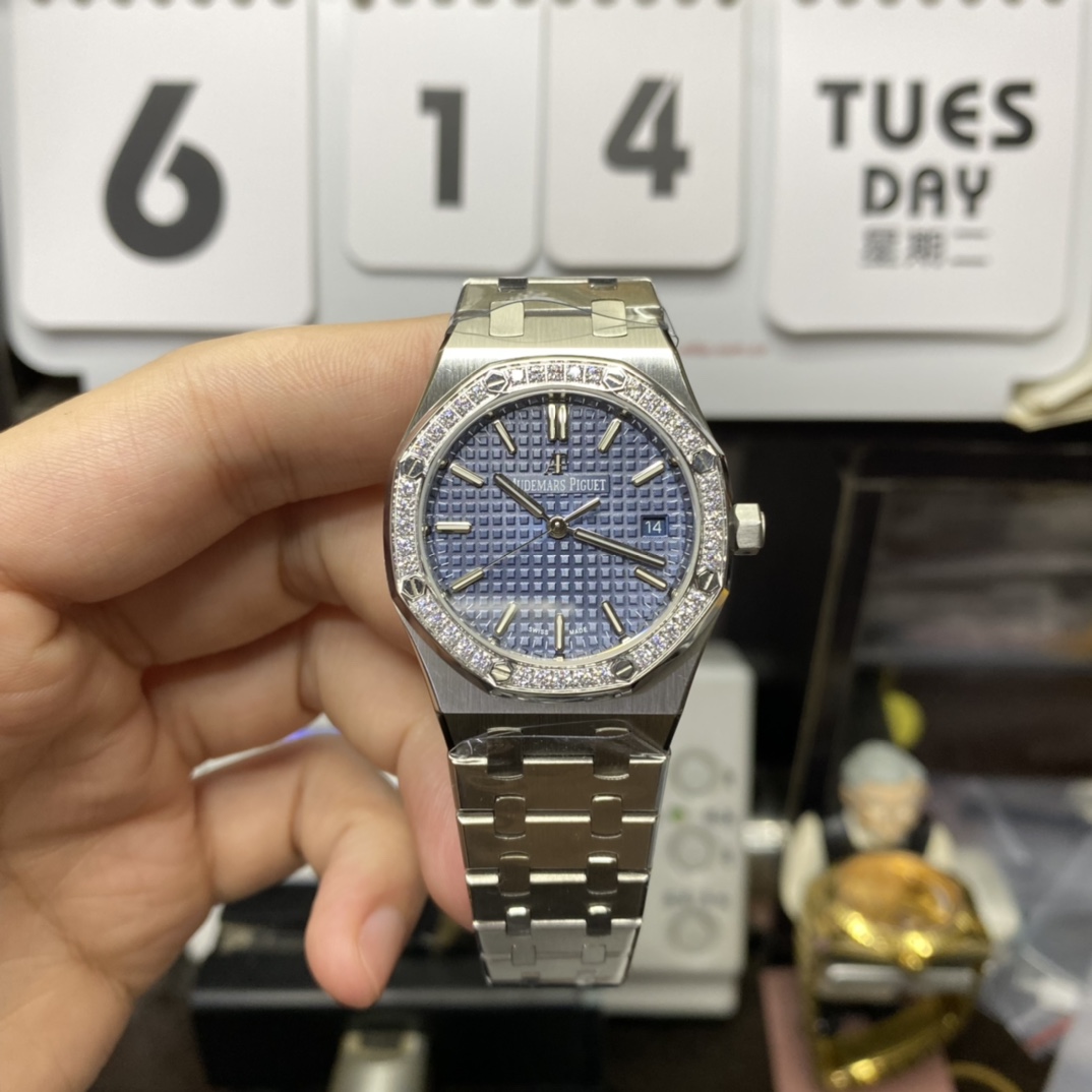 Audemars Piguet Royal Oak Offshore Series 77451ST.ZZ.1361ST.04, Blue Dial Gem-Set Bezel Mechanical Movement, 34mm Size.