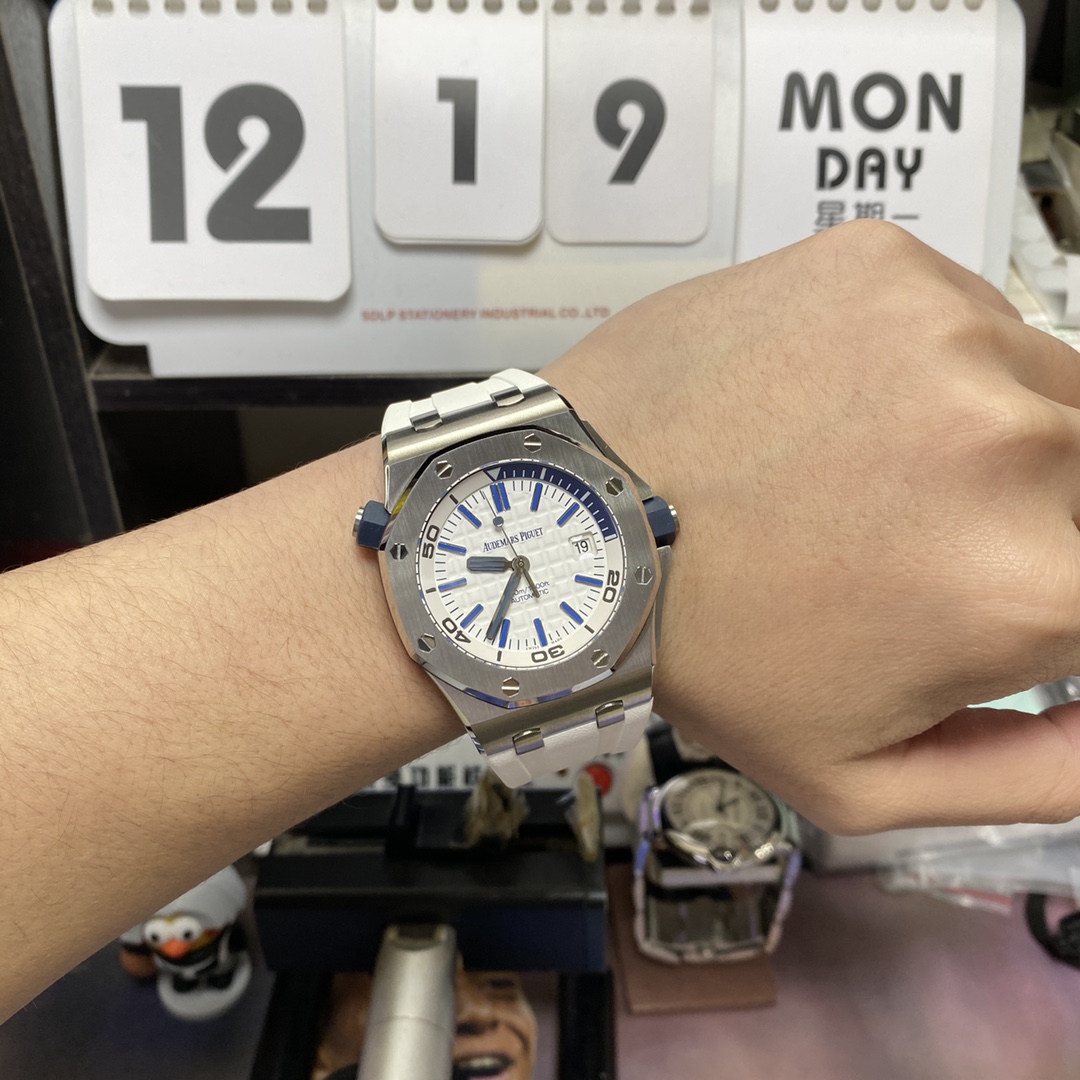 Audemars Piguet Royal Oak Offshore Series 15710ST.OO.A010CA.01, White Dial White Rubber Strap, 42mm size.