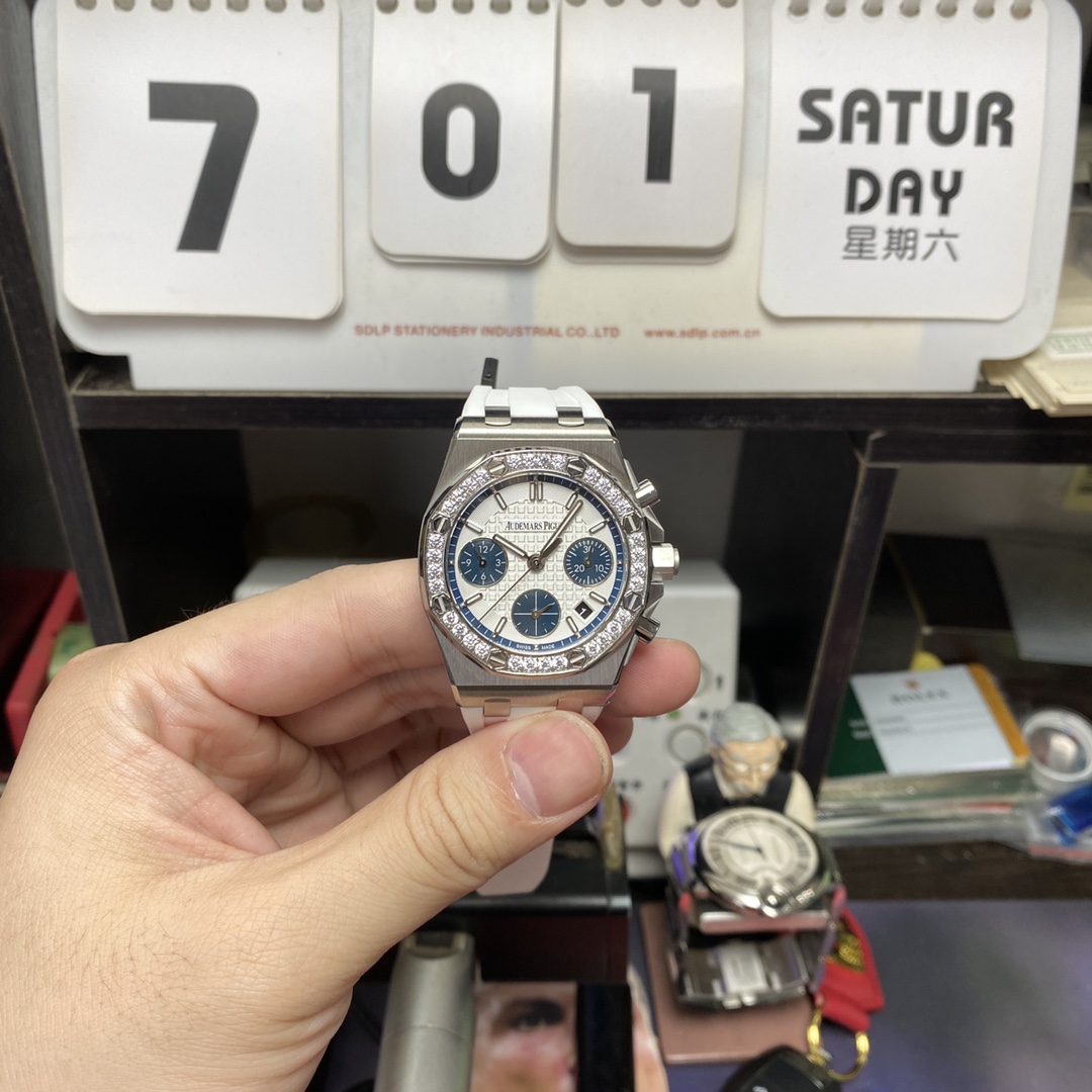 Audemars Piguet Royal Oak Offshore Series 26231ST.ZZ.D010CA.01, Silver Panda Dial, 37mm size.