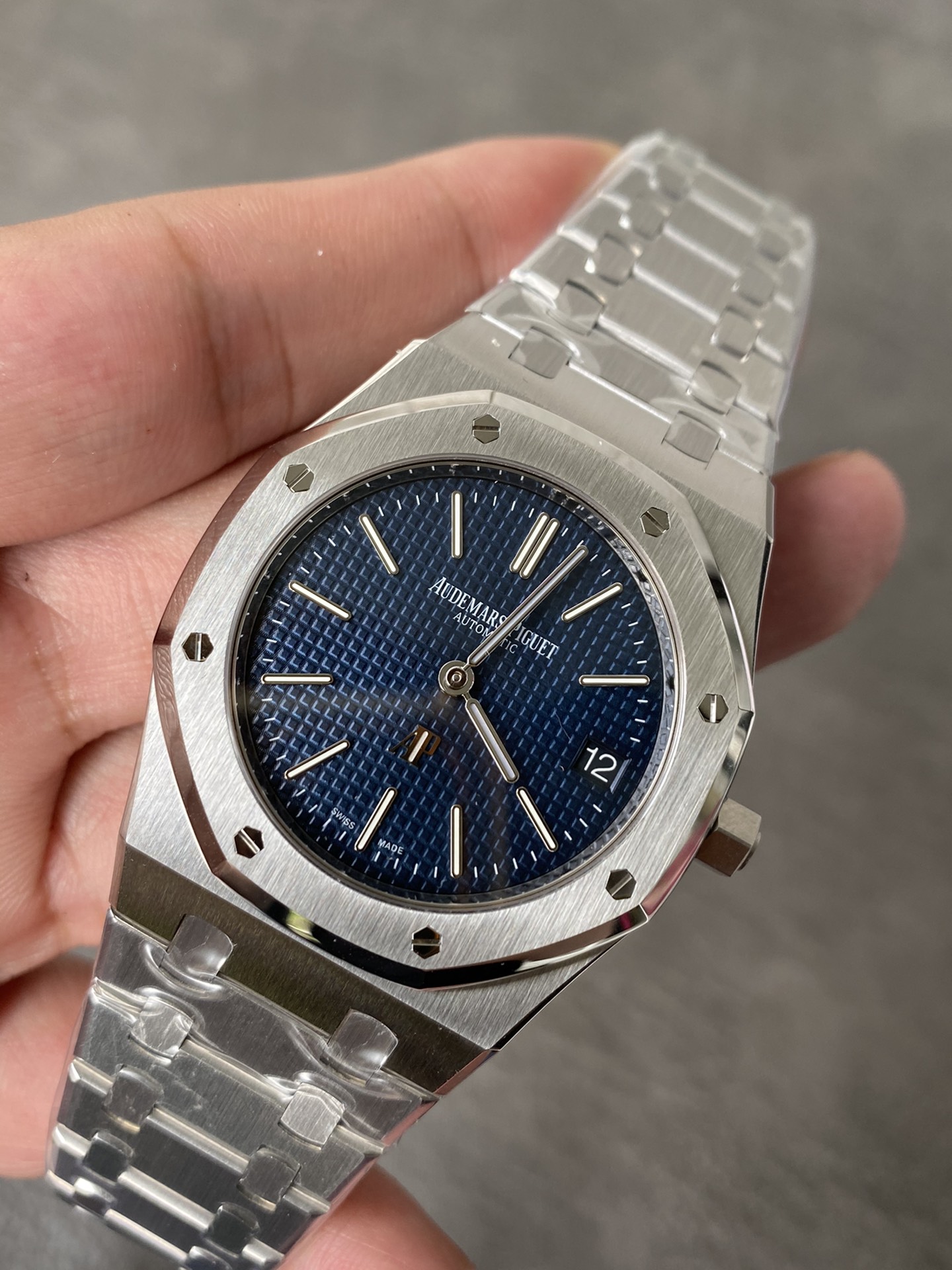 Audemars Piguet Royal Oak Offshore Series 15202ST.OO.1240ST.01, Blue Dial, 39mm Size.