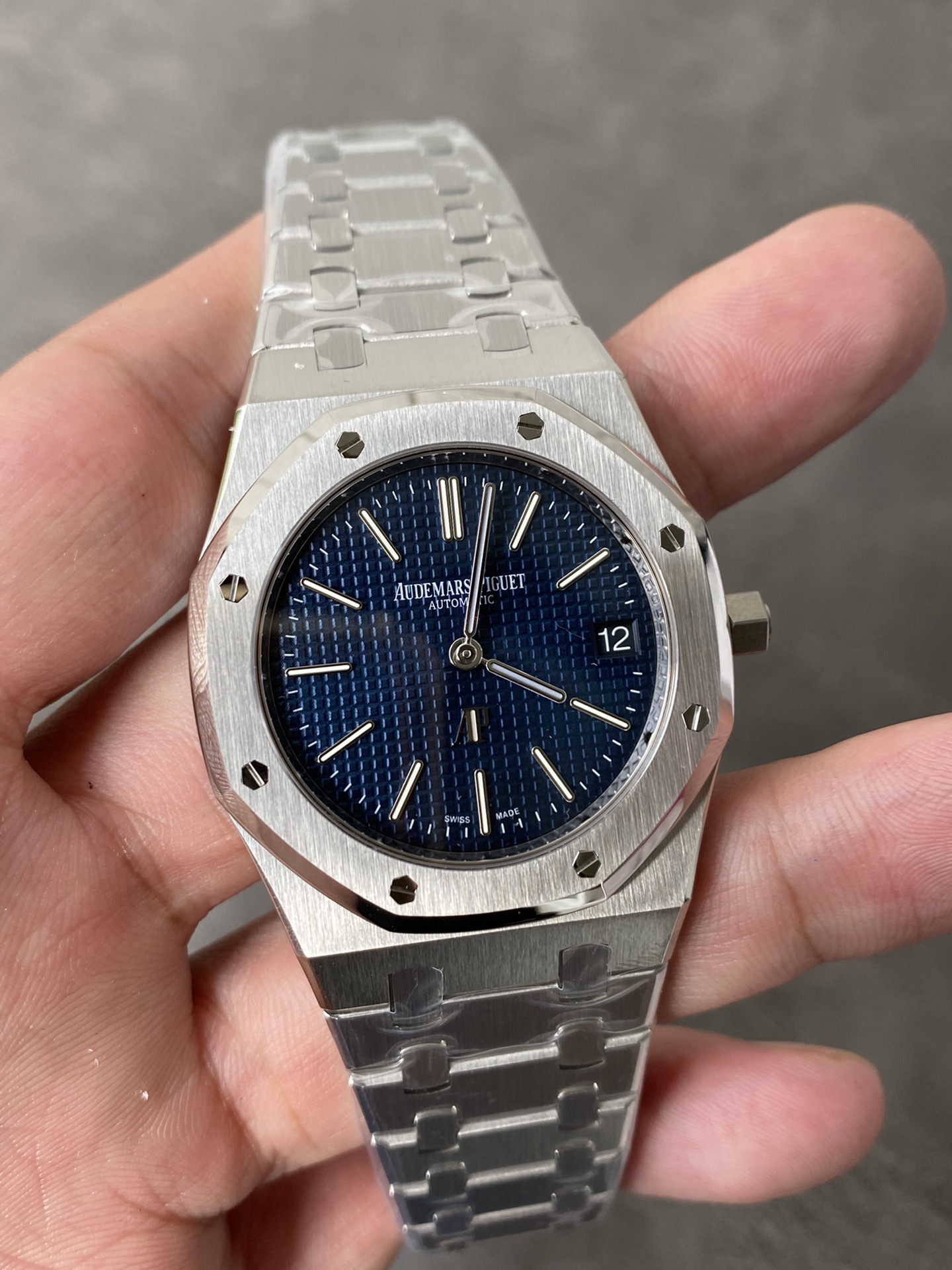 Audemars Piguet Royal Oak Offshore Series 15202ST.OO.1240ST.01, Blue Dial, 39mm Size.
