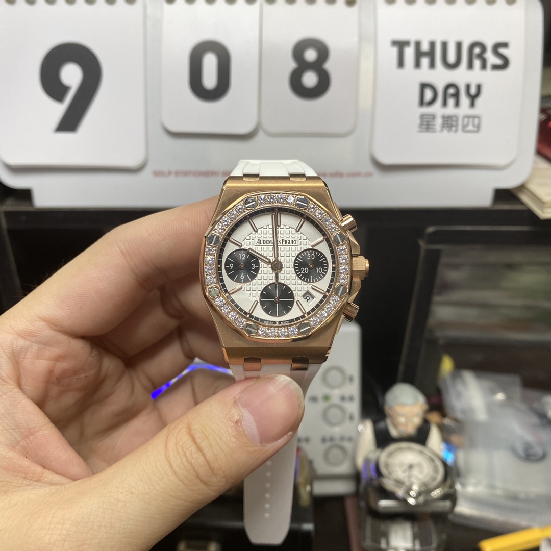 Audemars Piguet Royal Oak Offshore Series 26231OR.ZZ.D003CA.01, Diamond Bezel White Dial Rose Gold Case, 37mm Size.