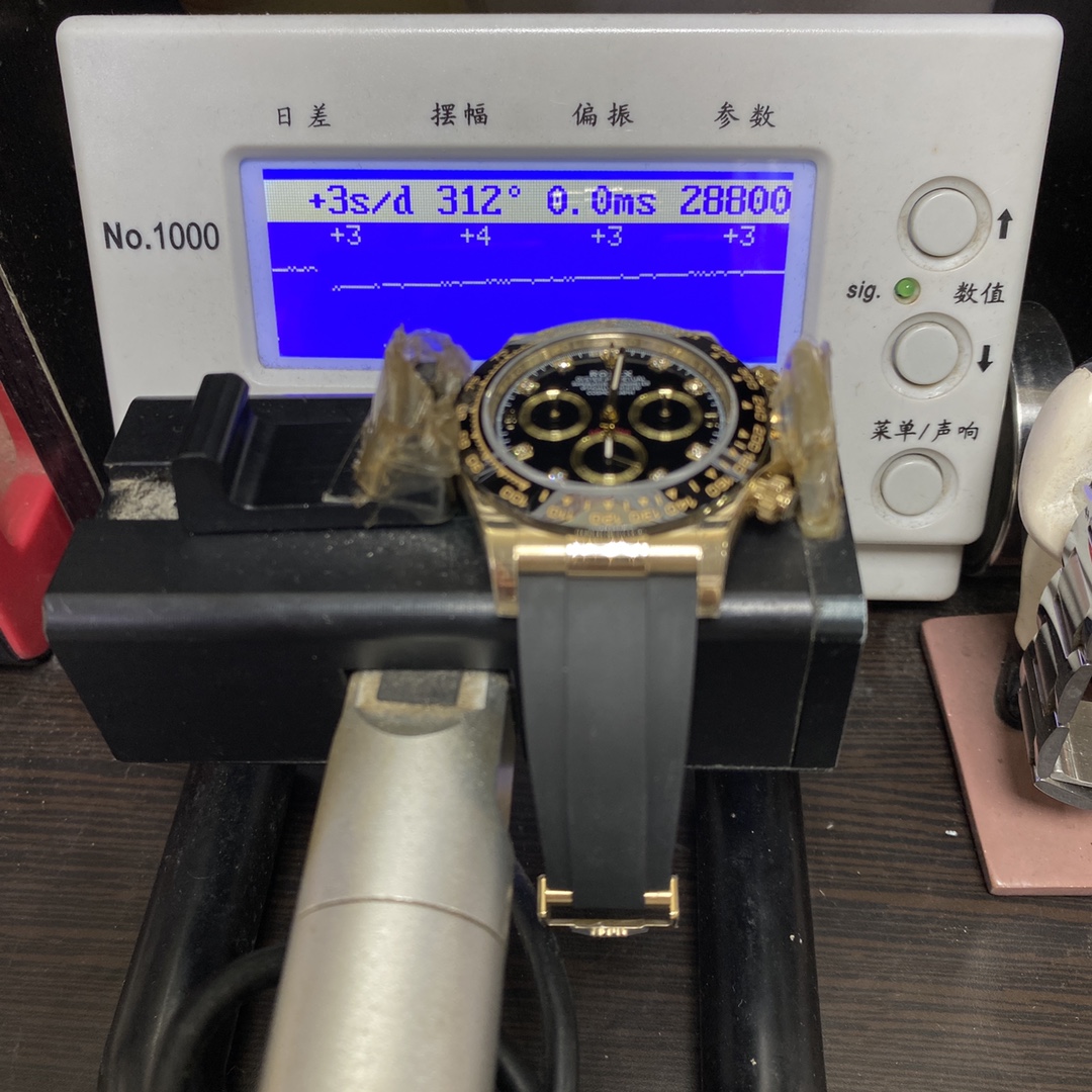 Rolex Cosmograph Daytona Series m116518ln-0078, gold case black dial ceramic bezel, 40mm size.