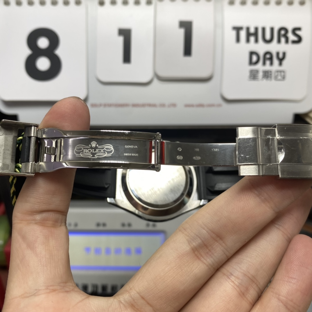 Rolex Cosmograph Daytona Series m116509-0071, Blue Ceramic Bezel, 40mm size, Rubber Strap.