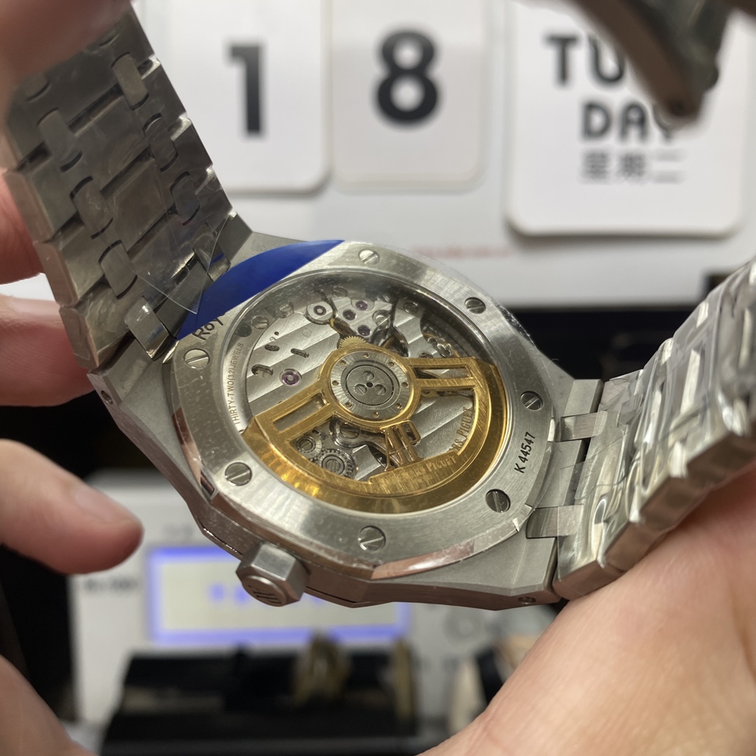 Audemars Piguet Royal Oak Offshore Series 15500ST.OO.1220ST.03, Black Dial with Stainless Steel Bracelet, 41mm size.