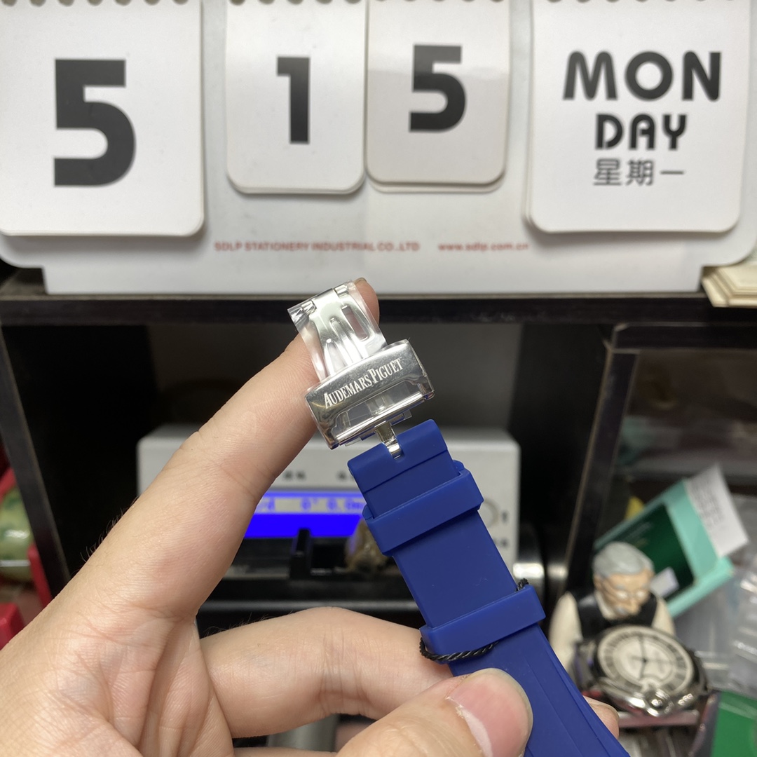 Audemars Piguet Royal Oak Offshore Series 26231ST.ZZ.D027CA.01, Blue Panda Dial, 37mm size.