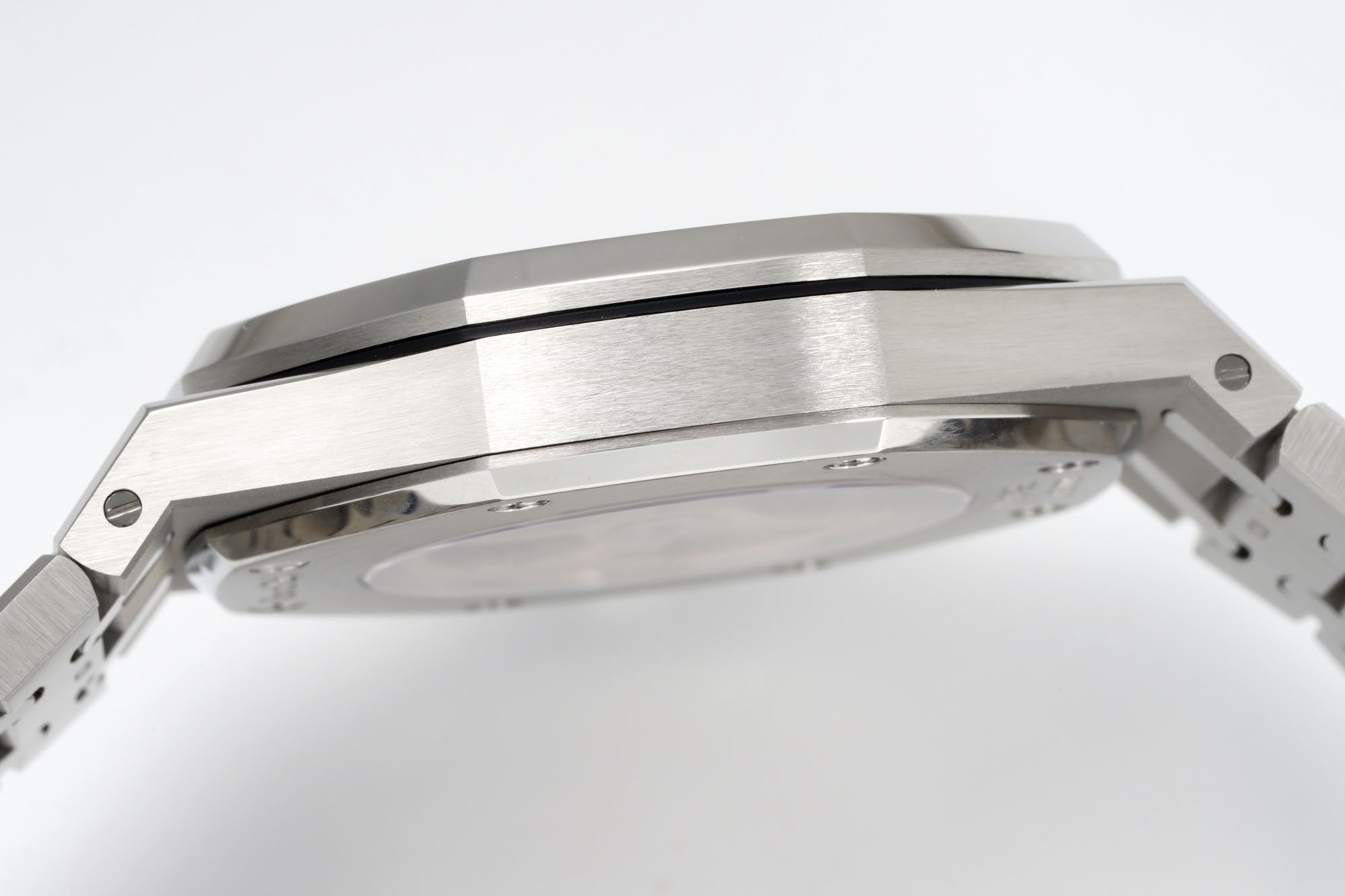 Audemars Piguet Royal Oak Series 15407ST.OO.1220ST.01, Deep Gray dial, 41mm size.