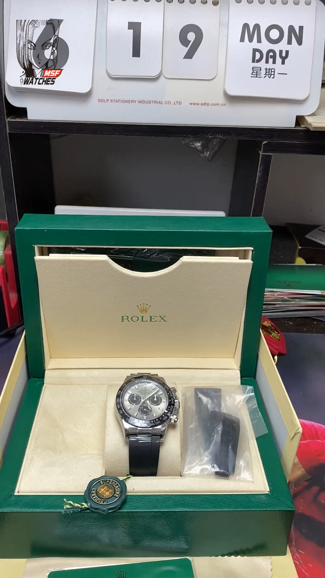 Rolex Cosmograph Daytona Series 116519ln-0024, gray dial and ceramic bezel, 40mm size.