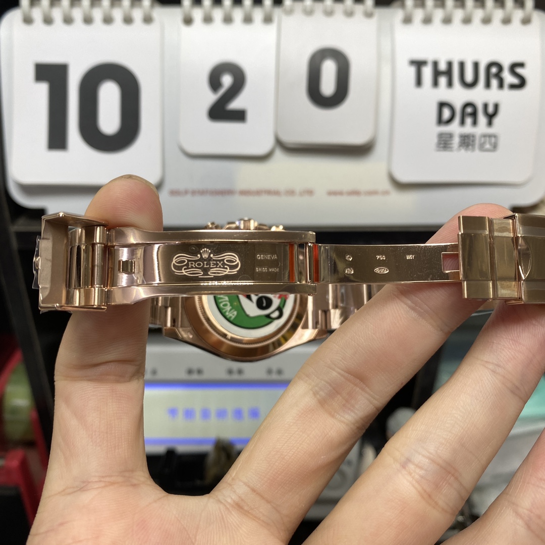 Rolex Cosmograph Daytona Series m116505-0010, rose gold case and white dial, 40mm size.