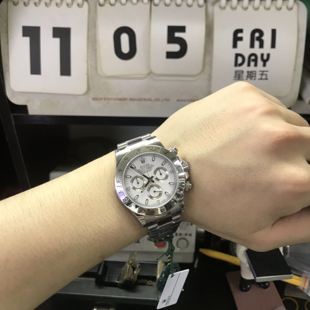 Rolex Cosmograph Daytona Series with white dial 904L steel Bezel, 40 mm size.