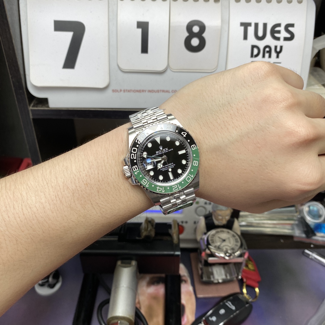 Rolex GMT-Master II series m126720vtnr-0002, Black-Green Bezel 