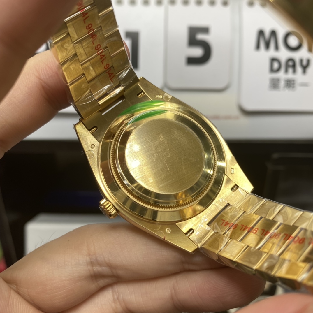 Rolex Day-Date Series m228238-0067, Ice Sugar Diamond Black Dial All-Gold Design, 40mm Size.