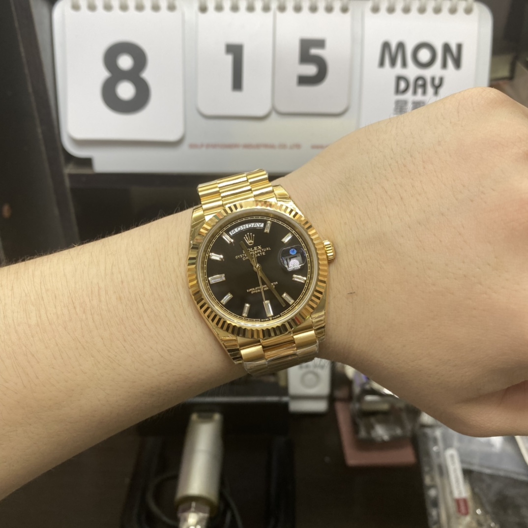 Rolex Day-Date Series m228238-0067, Ice Sugar Diamond Black Dial All-Gold Design, 40mm Size.