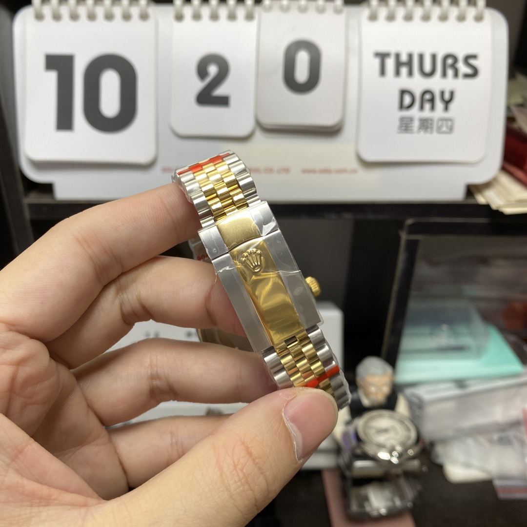 Rolex Sky-Dweller series m326933-0005, Yellow Gold Case Black Dial, synchronized Dual Time Zone Function, 42mm Size.