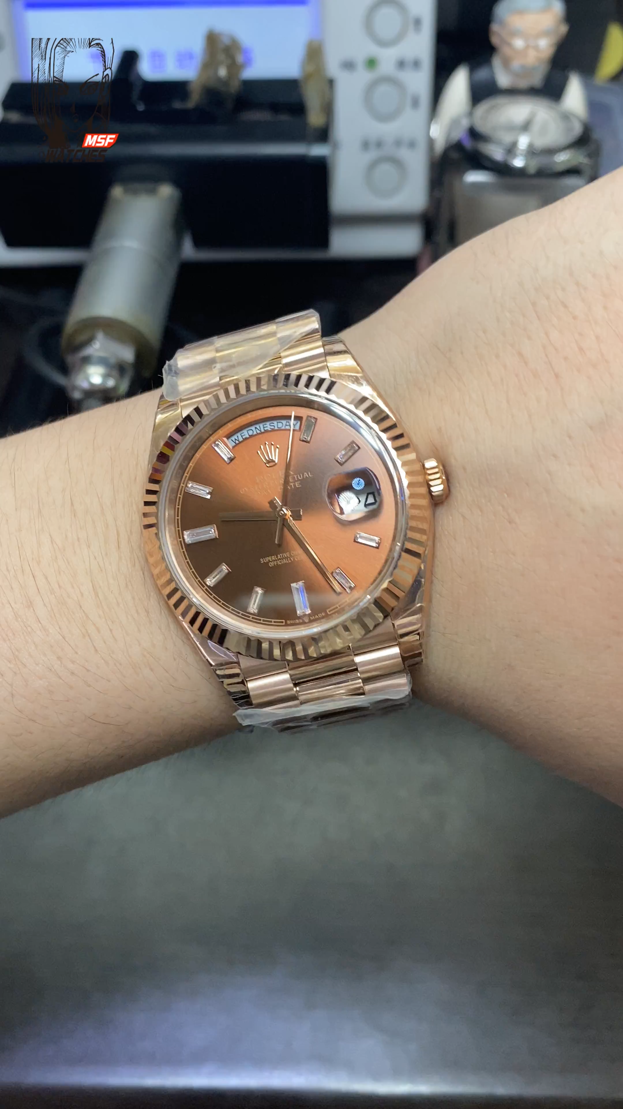 Rolex Day-Date Series m228235-0003, Full Everose Gold Case Gradient Brown Dial, Instantaneous Day and Date Functions, 40mm Size.