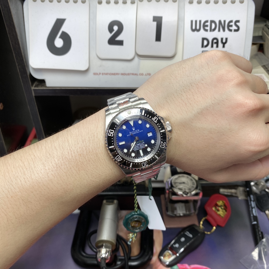 Rolex Sea-Dweller series m136660-0003, Gradient Blue Dial 