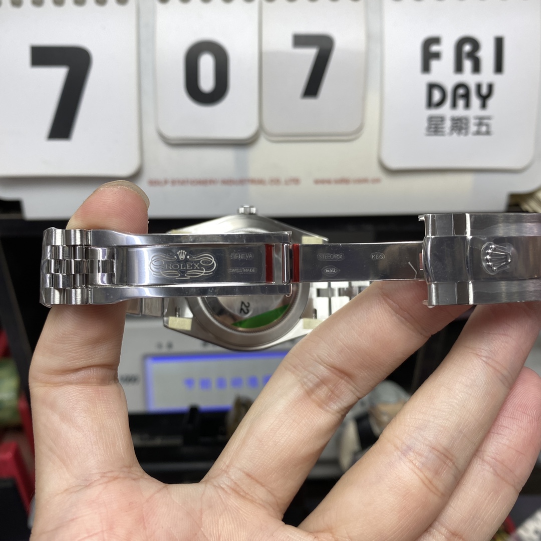 Rolex Datejust series m126334-0032, Blue Checkerboard Dial, 41mm size, Jubilee stainless steel bracelet.