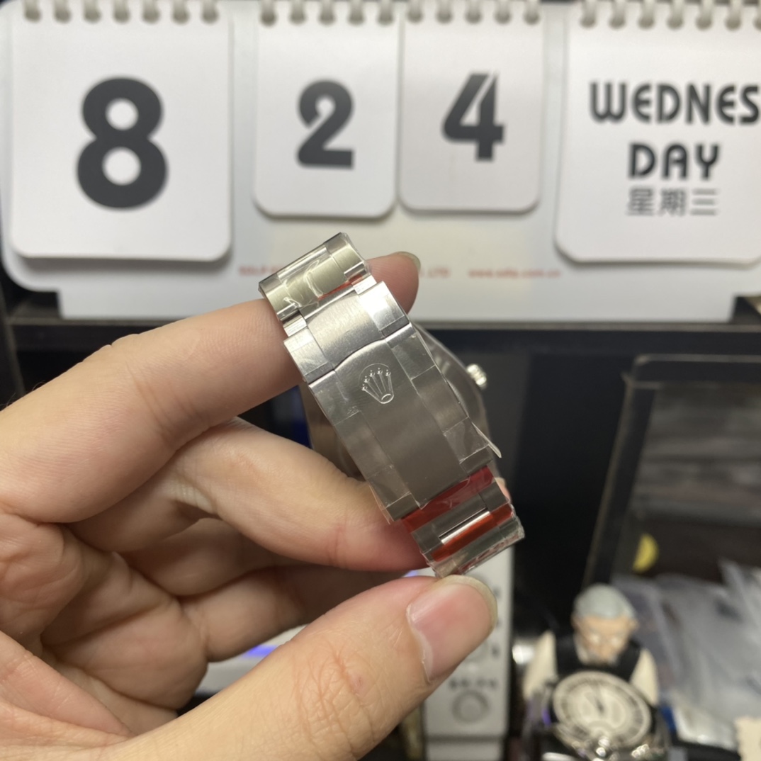 Rolex Oyster Perpetual Series m124300-0004, Yellow Dial, 41mm size.