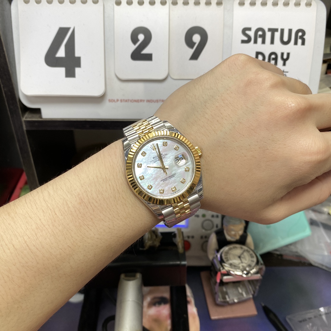 Rolex Datejust series m126333-0018, Two-Tone Gold Case with Mother-of-Pearl Dial, 41mm size, Jubilee stainless steel bracelet.