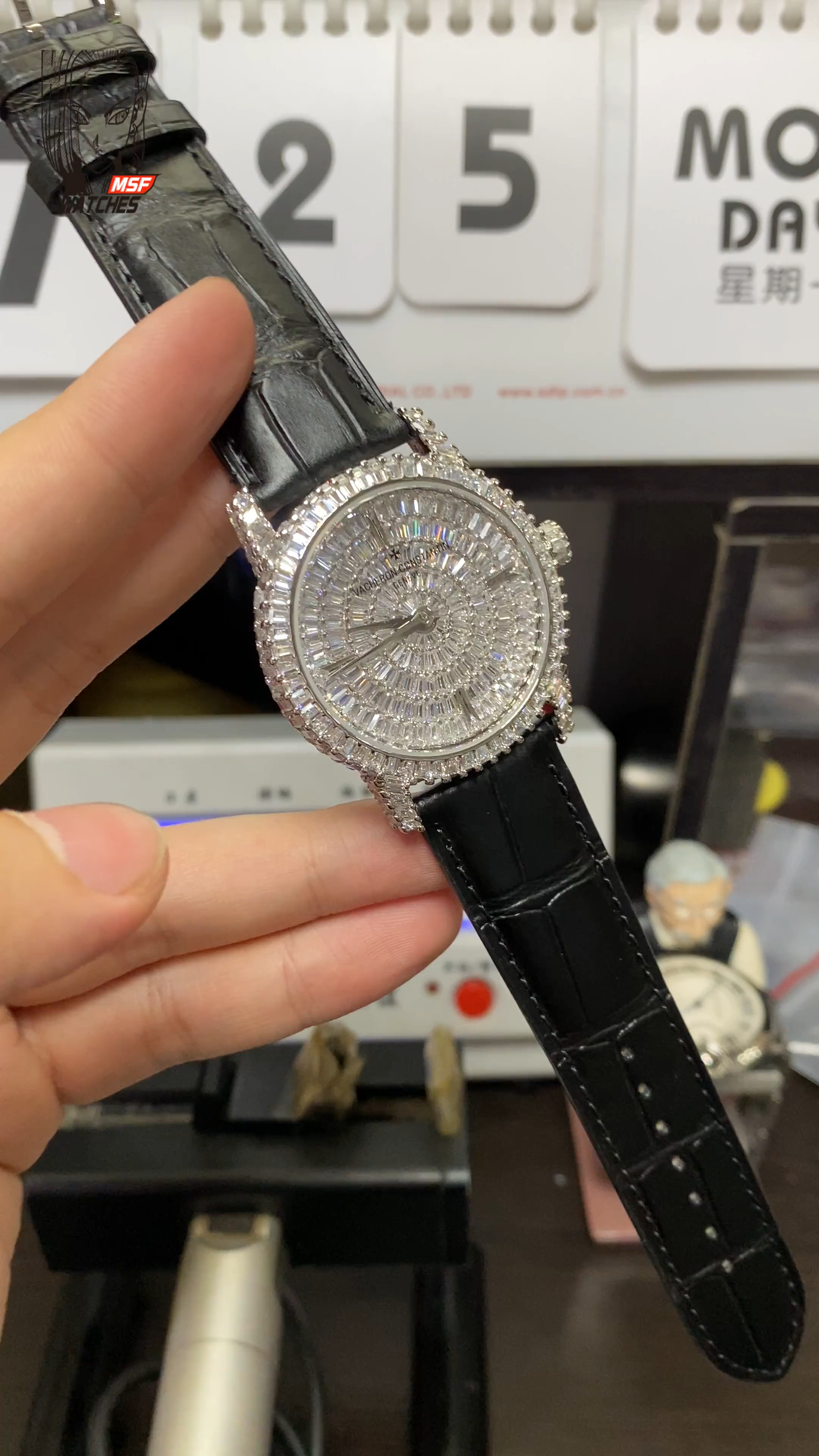 Vacheron Constantin Tradition Collection series 82760000G-9852, Fully Diamond-Paved Wristwatch Set with 308 Square Diamonds, 40mm Size.