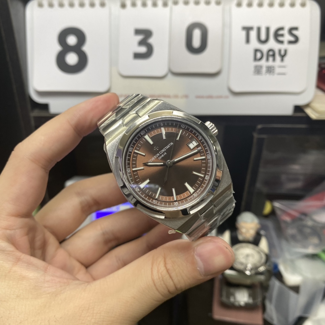 Vacheron Constantin Overseas Series 4500V110A-B146, Brown Dial with Steel Bracelet, 41mm Size.