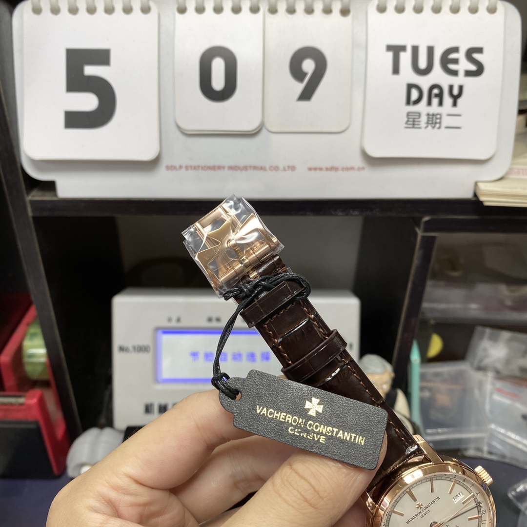 Vacheron Constantin Tradition Collection series 4010T000R-B344, Rose Gold Case White Dial, 41mm Size.