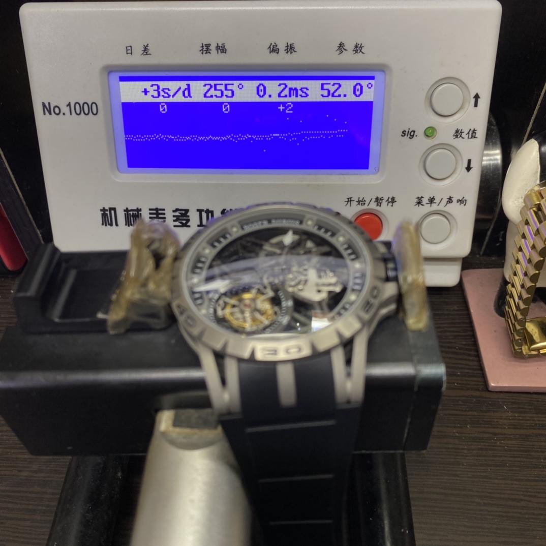 Roger Dubuis Royal Oak Series RDDBEX0479, Black Rubber Strap Titanium Case, 45mm Size.