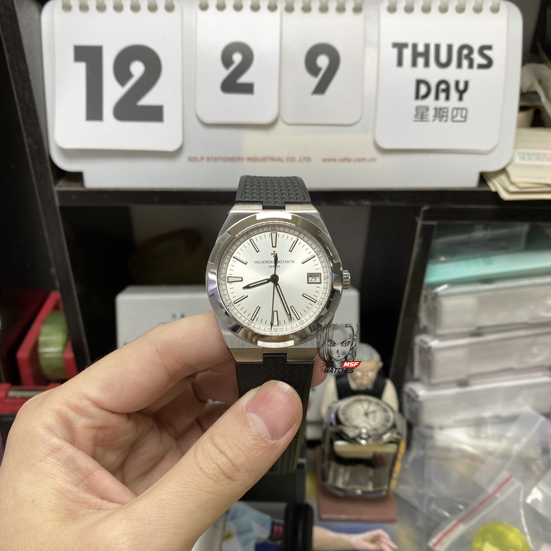 Vacheron Constantin Overseas Series 4500V110A-B126, White Dial with Rubber Strap Sunburst Textured Dial, 41mm Size.