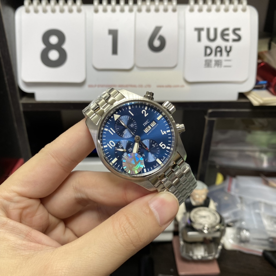 IWC Pilot's Series IW377717 Watch 43mm